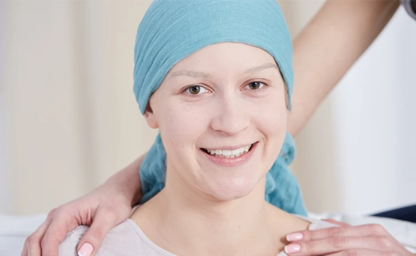 Φωτογραφία γυναίκας που έχει υπονληθεί σε χημειοθεραπεία